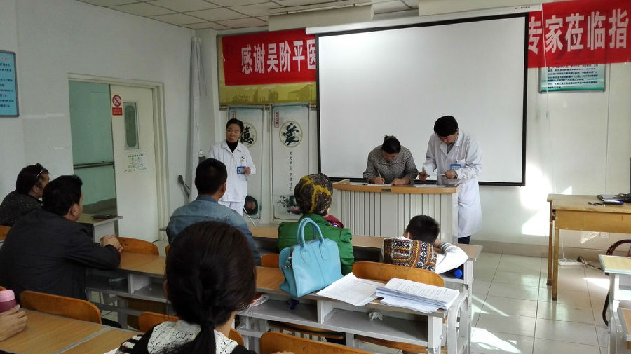 脑瘫儿童定点康复机构与家长签订协议.jpg