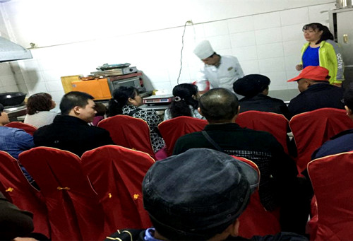开发区残联组织残疾人开展技能培训2.jpg