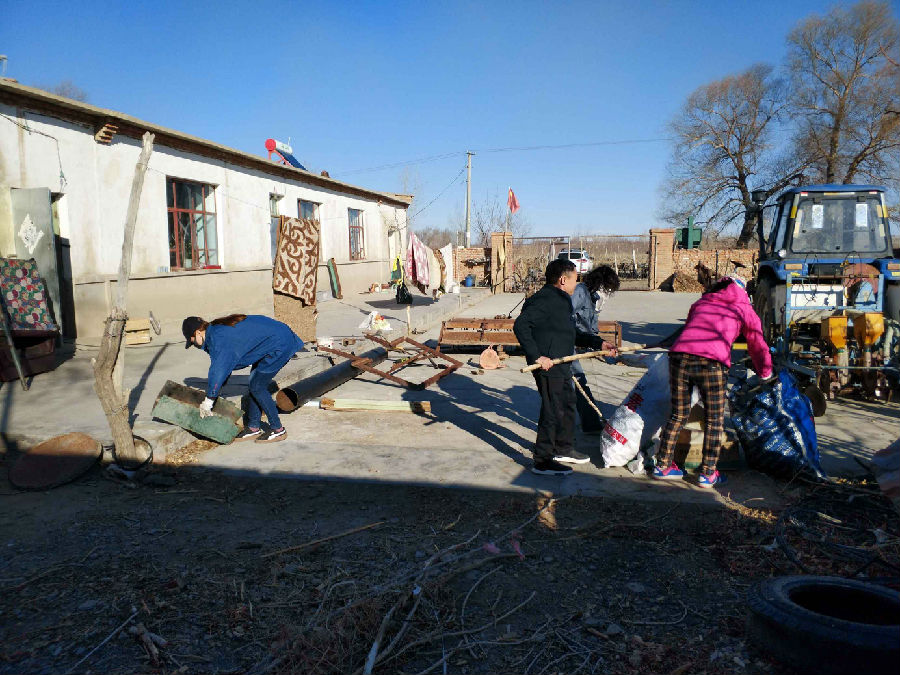 清除住户院落杂物