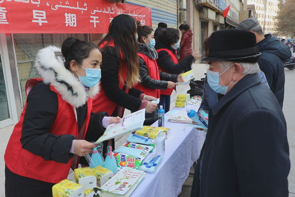 2图为宣传点现场.jpg 2图为宣传点现场.jpg