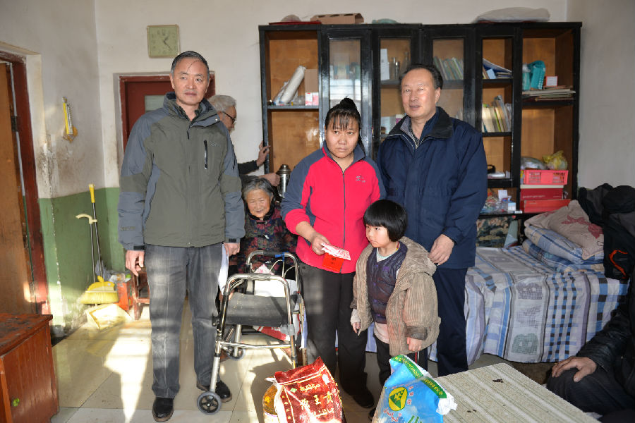 塔城地区残联理事长程显福慰问精神残疾人