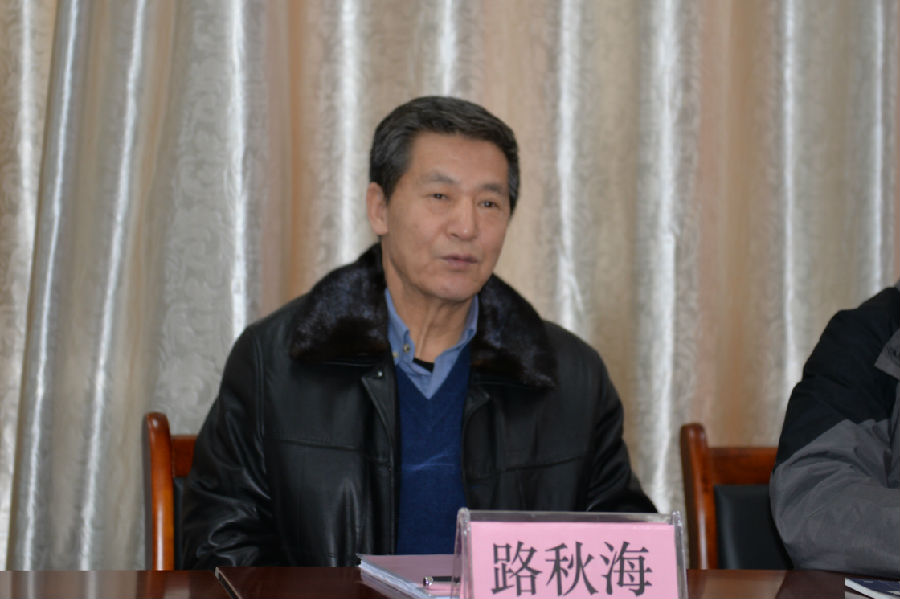 12月13日,自治区巡视员路秋海在听取塔城地区残疾人换届选举工作汇报会上的讲话.JPG