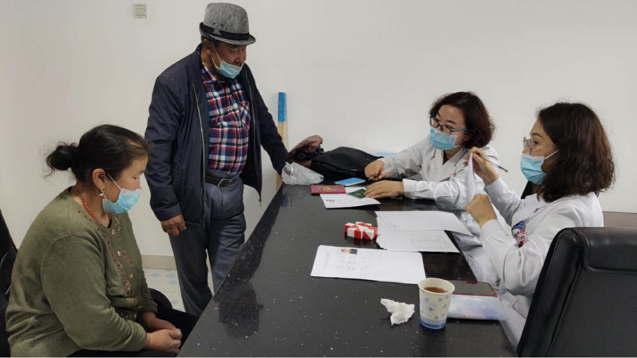 裕民县为48名精神病患者开展免费义诊活动.png 裕民县为48名精神病患者开展免费义诊活动.png