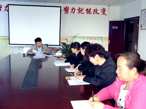 和静县残联关于学习贯彻张春贤书记在自治区民族团结进步年动员大会上的讲话精神1.jpg