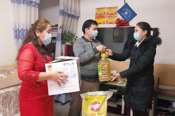 5图为伽师县慰问残疾人家庭.jpg 5图为伽师县慰问残疾人家庭.jpg